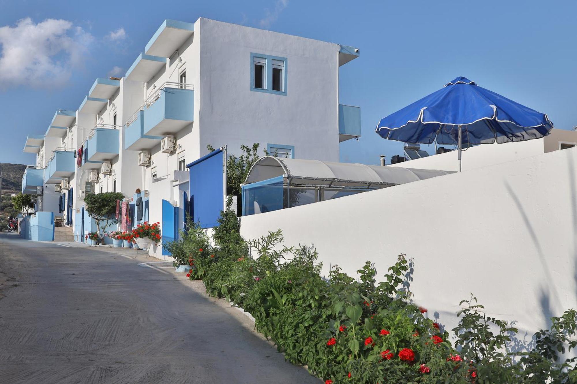 Helios Studios & Apartments Makrýgialos Exterior foto