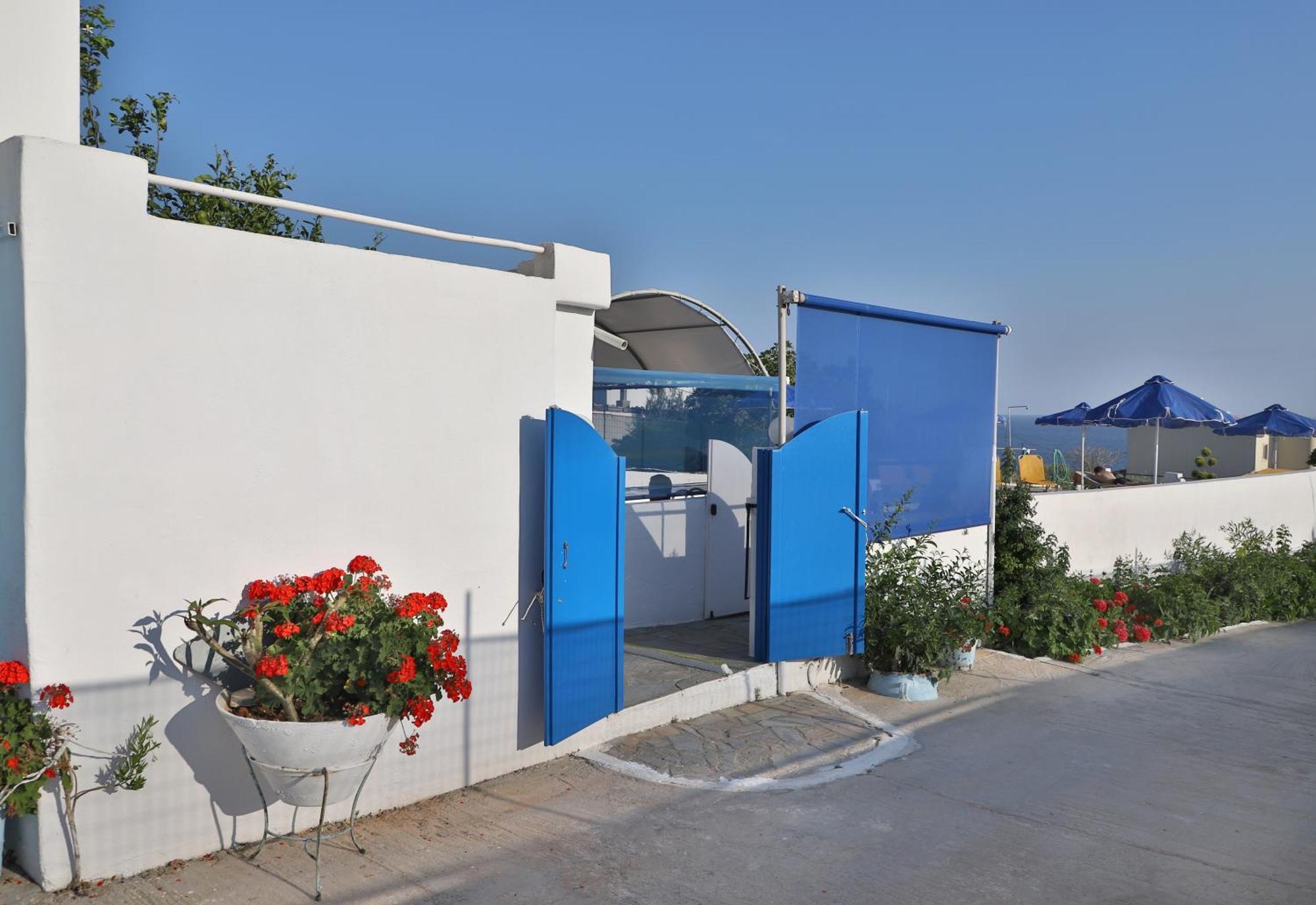 Helios Studios & Apartments Makrýgialos Exterior foto
